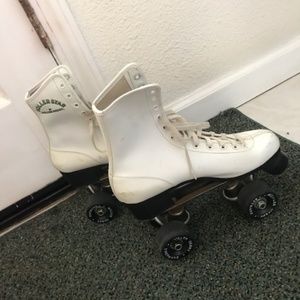 roller skates! Pretty sure they are vintage.